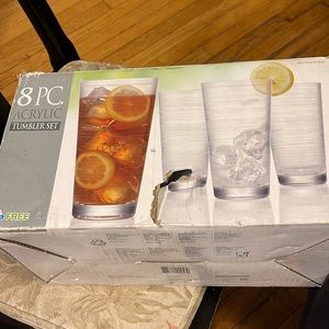 8 PIECE ACRYLIC TUMBLER SET GLASSES CUPS CLEAR STRIPED 20 OZ APPROX NIB NEW